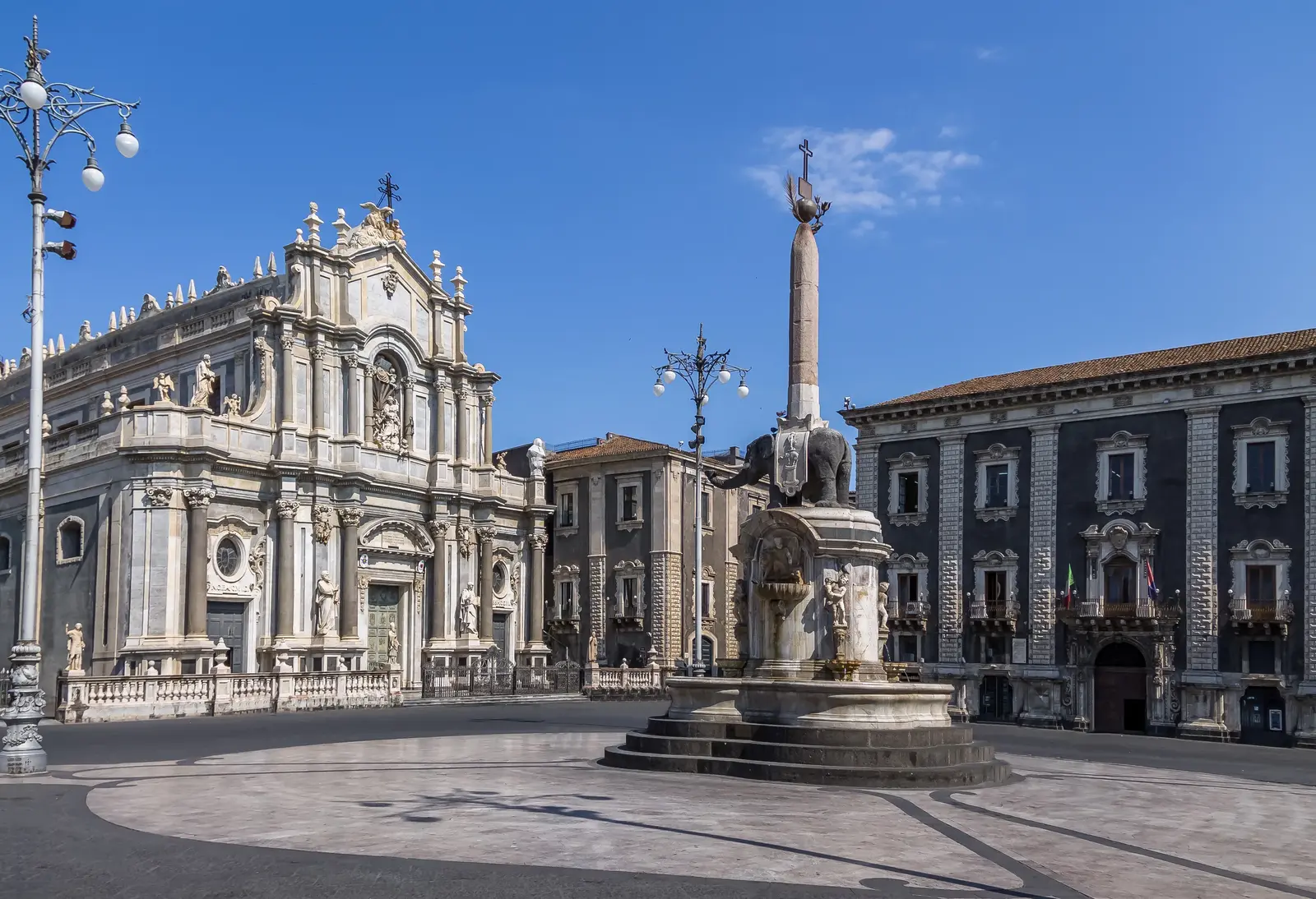 Piazza Duomo a Catania con l'elefante